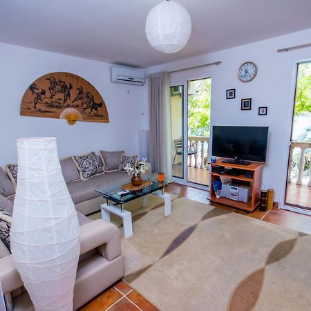 Apartments Beachfront Котор Екстериор снимка