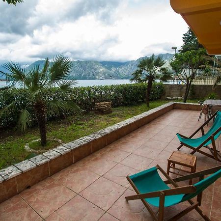 Apartments Beachfront Котор Екстериор снимка