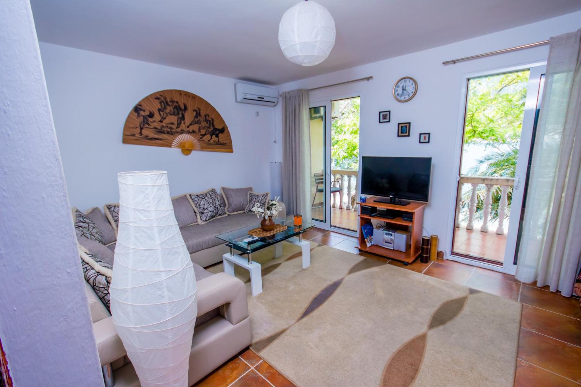 Apartments Beachfront Котор Екстериор снимка