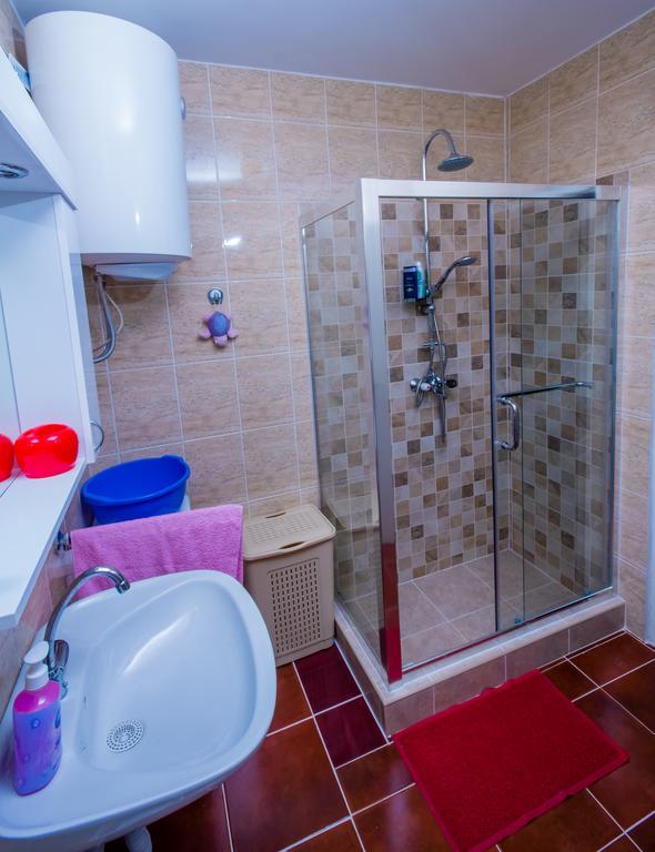 Apartments Beachfront Котор Екстериор снимка
